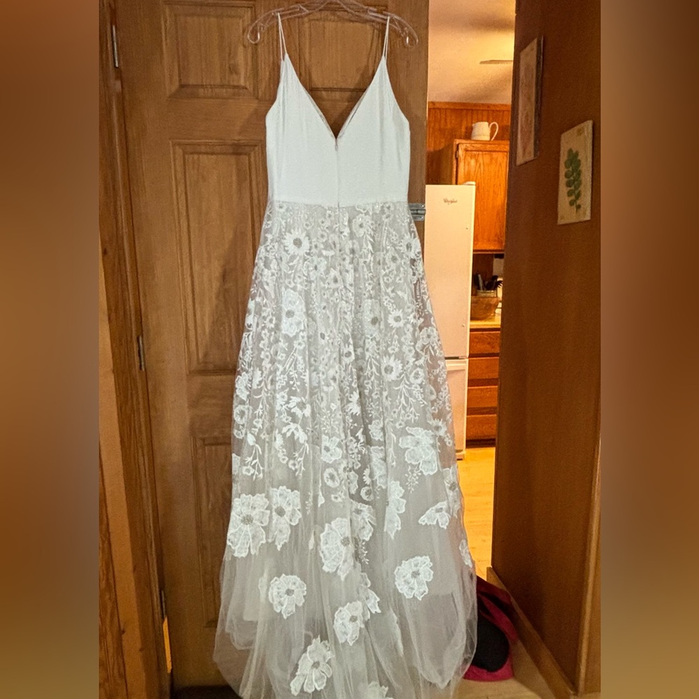 “Tommie” Willowby by Watters size 10 new never worn unaltered wedding dress